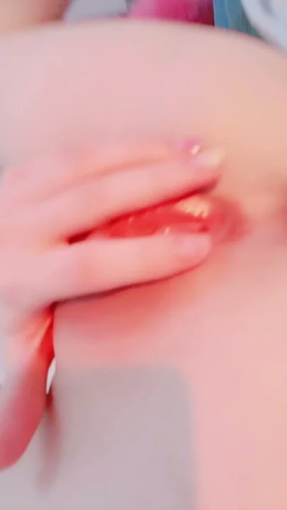 Screenshot 16 aus Chinesische Amateurin solo — Mengmeng fingert ihre nasse Muschi mit dem Vibrator