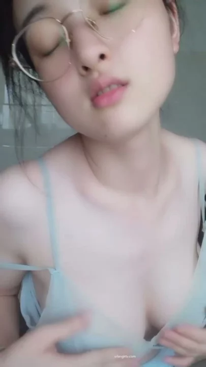 Screenshot 12 from Chinese Amateur Solo — Natural B-Cup Self-Pleasure in Daylight