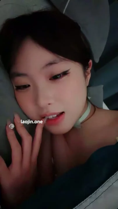 Screenshot 10 from China Aficionada Solitaria — Belleza Pequeña en Lencería Verde Se Toca