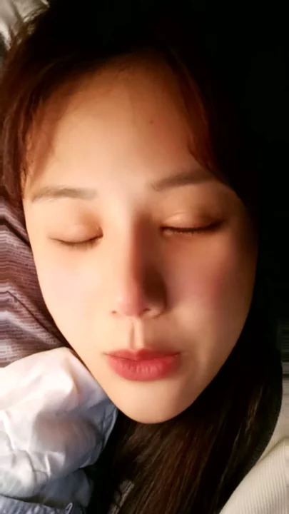 Screenshot 11 from Chica China Aficionada — Bella Pequeñita Se Masturba con Orejas de Gato, Rostro Mostrado