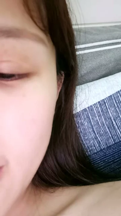 Screenshot 6 from Chica China Aficionada — Bella Pequeñita Se Masturba con Orejas de Gato, Rostro Mostrado