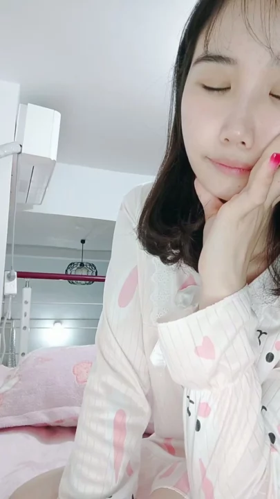 Screenshot 11 from Chica China Aficionada — Qianqian se masturba con pijama y lencería de encaje