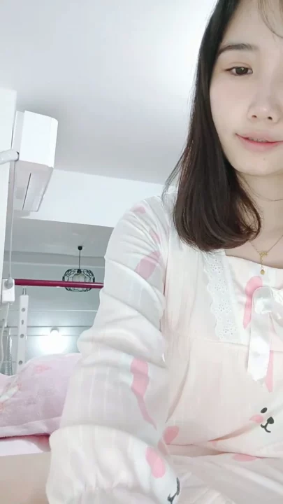 Screenshot 8 from Chica China Aficionada — Qianqian se masturba con pijama y lencería de encaje