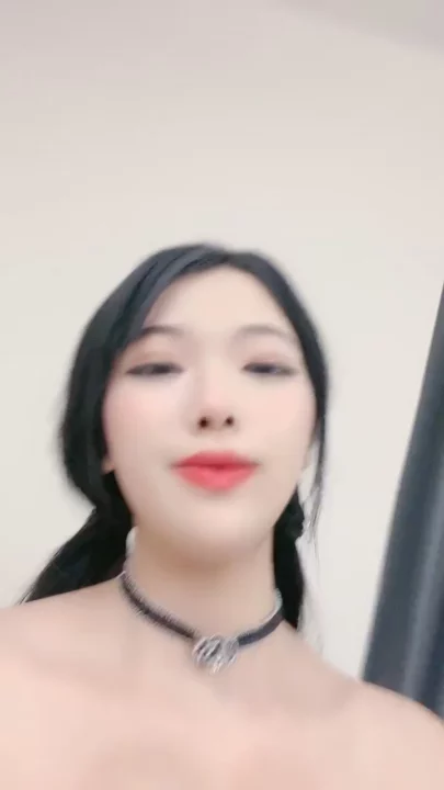 中国の素人オナニー — 恥ずかしがり屋の美女が天然巨乳と剃ったマンコを愛撫 のスクリーンショット 7