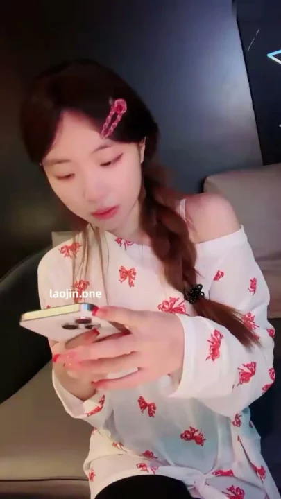 Screenshot 12 from 中国业余自拍诱惑 — 穿着丝袜和使用跳蛋的 KTV 风情 [Laojin.One]