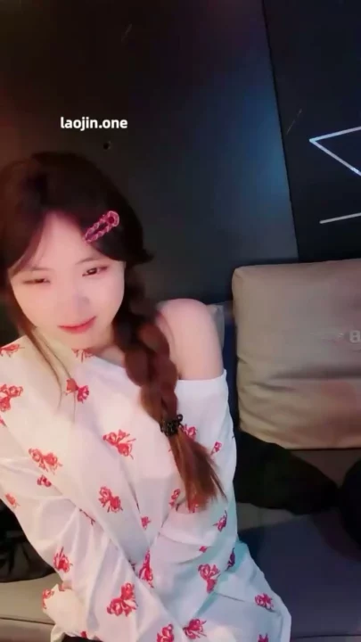 Screenshot 5 from 中国业余自拍诱惑 — 穿着丝袜和使用跳蛋的 KTV 风情 [Laojin.One]