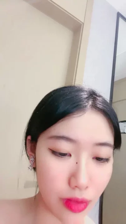 Screenshot 5 from Chinese Amateur Solo — Yuanyuan’s Nude Posing and Tease in Stockings