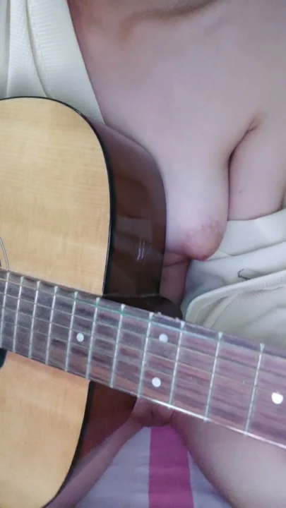 Screenshot 11 from Chinese Amateur Solo — Yumeng Strums Guitar While Masturbating [Uncensored]