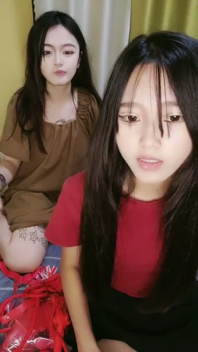 Screenshot 2 from Chinese BDSM Livestream Leak — Petite Duo with Red Rope and Vibrating Toys