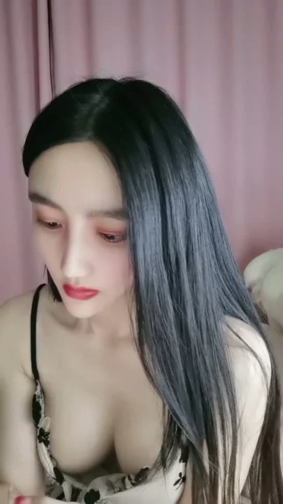 Screenshot 7 from Chinese Escort Amateur POV — Petite Beauty Strips Bare in Lingerie