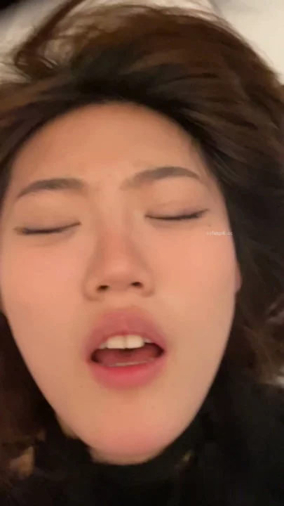 Screenshot 13 from Hotel de Acompanhantes Chinesas em POV — Xinxin goza na buceta raspada e chupa o pau