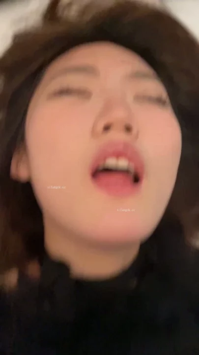 Screenshot 14 from Hotel de Acompanhantes Chinesas em POV — Xinxin goza na buceta raspada e chupa o pau
