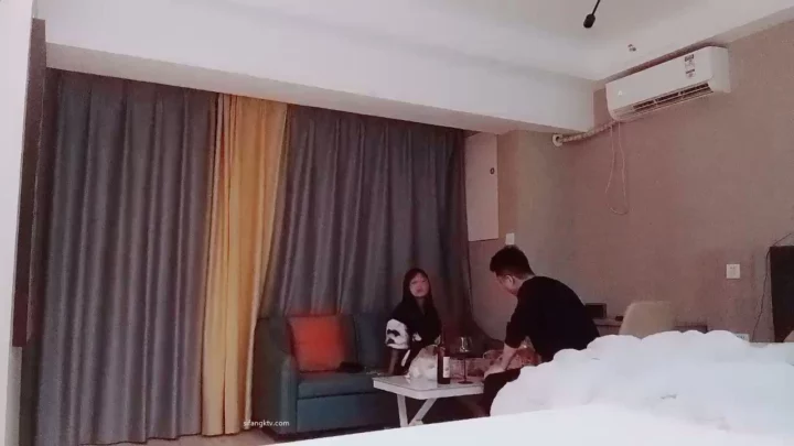 Screenshot 16 from Escort Cina POV — Memek Gede Livestream Ngentot di Hotel Bareng Dua Kontol