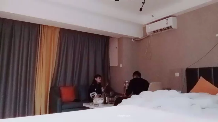 Screenshot 22 from Escort Cina POV — Memek Gede Livestream Ngentot di Hotel Bareng Dua Kontol