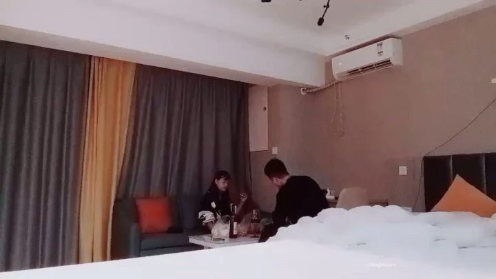Screenshot 23 from Escort Cina POV — Memek Gede Livestream Ngentot di Hotel Bareng Dua Kontol