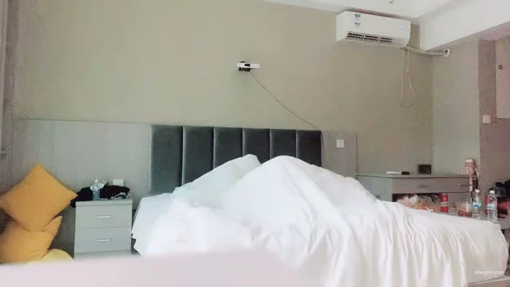 Screenshot 25 from Escort Cina POV — Memek Gede Livestream Ngentot di Hotel Bareng Dua Kontol