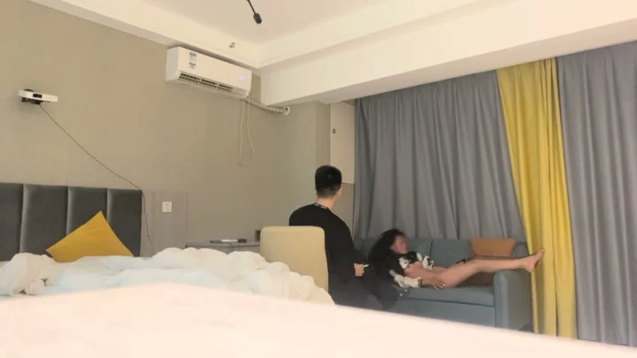Screenshot 4 from Escort Cina POV — Memek Gede Livestream Ngentot di Hotel Bareng Dua Kontol