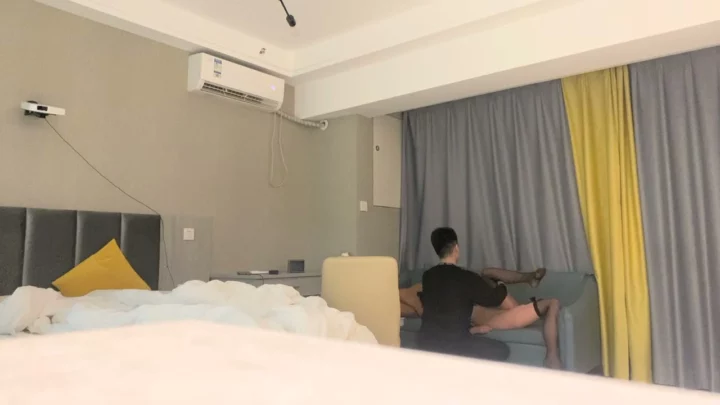 Screenshot 5 from Escort Cina POV — Memek Gede Livestream Ngentot di Hotel Bareng Dua Kontol