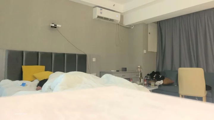 Screenshot 8 from Escort Cina POV — Memek Gede Livestream Ngentot di Hotel Bareng Dua Kontol