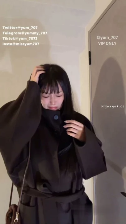 Screenshot 8 aus Chinesische Escort POV — Krankenschwester-Cosplay und Lingerie-Strip mit Gesicht zu sehen