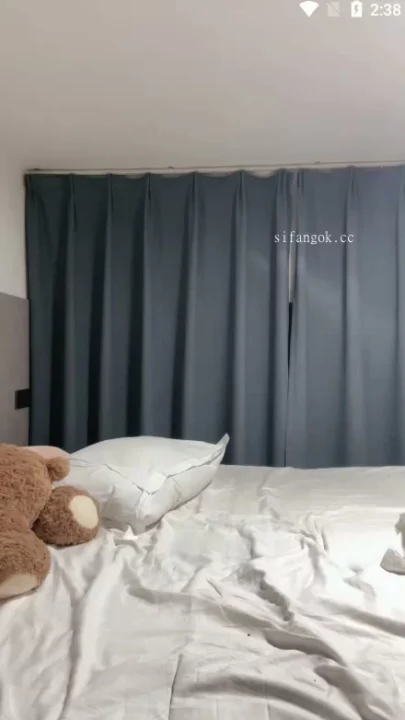 Screenshot 12 aus Chinesische Escort POV — Zierliche Schönheit fingert sich mit Dildo in Dessous