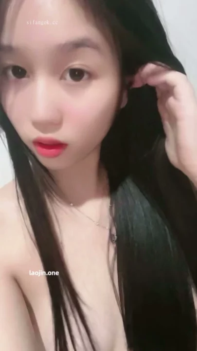 Screenshot 16 from Escort chinoise en POV — La petite coquine du livestream caresse sa chatte rasée devant la cam