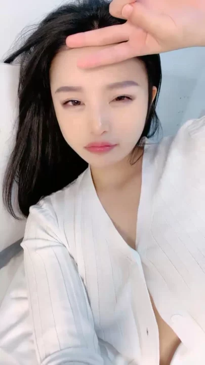 中国系エスコート美女のPOV挑発 — 繊細なボディの美女がランジェリー姿でオマ●コを愛撫 のスクリーンショット 11