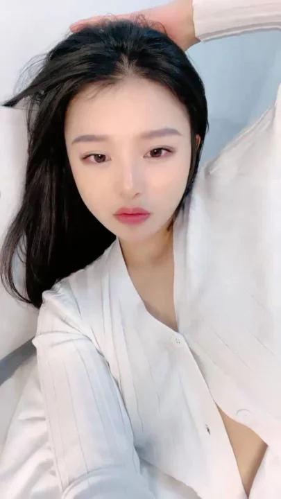 中国系エスコート美女のPOV挑発 — 繊細なボディの美女がランジェリー姿でオマ●コを愛撫 のスクリーンショット 10