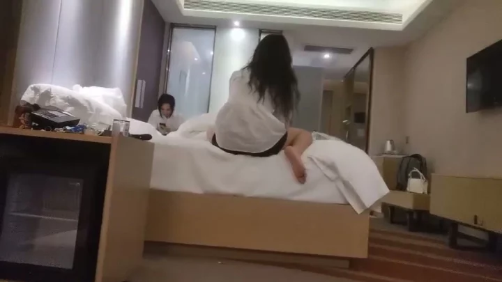 Screenshot 12 from Encontro Triplo com Garota de Programa em Hotel Chinês — GOZADA INTERNA em POV com Gostosa Madura de Seios Fartos