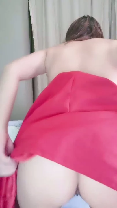 Screenshot 7 aus Chinesische Lesben Amateure — Muschis reiben und fingern im Schlafzimmer mit Gesicht gezeigt