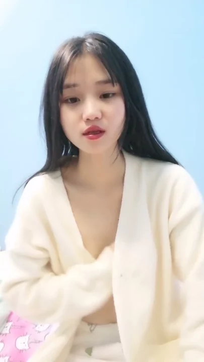 Screenshot 2 from 中国女同性恋POV — 双胞胎姐妹穿内衣直播自慰