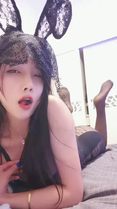 Screenshot 4 from Siarang Amatir Cina — Genit Pakai Lingerie Telinga Kelinci, Wajah Kelihatan