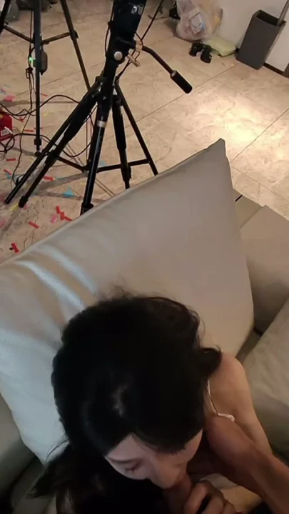 Screenshot 12 from Chinese Livestream Amateur Debut — Shanshan Sings in Black Halter Top
