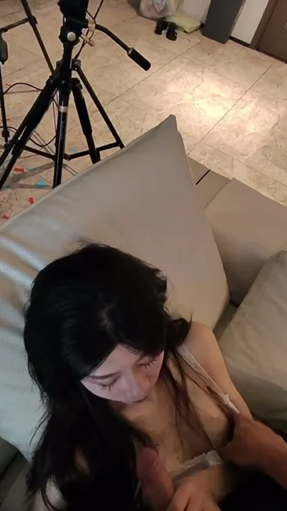 Screenshot 13 from Chinese Livestream Amateur Debut — Shanshan Sings in Black Halter Top