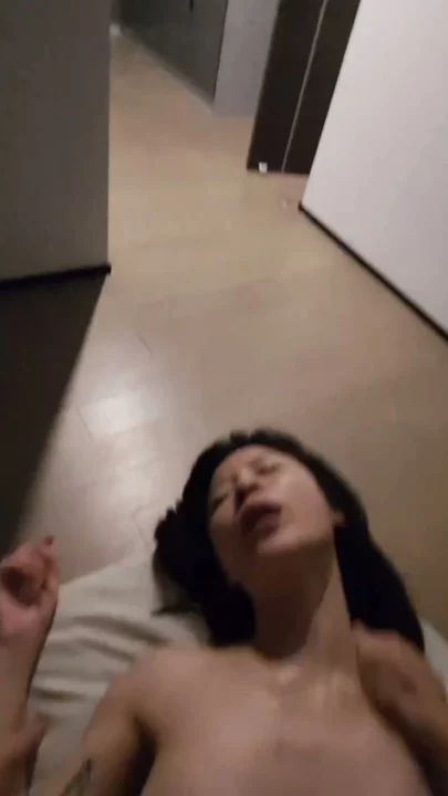 Screenshot 20 from Chinese Livestream Amateur Debut — Shanshan Sings in Black Halter Top