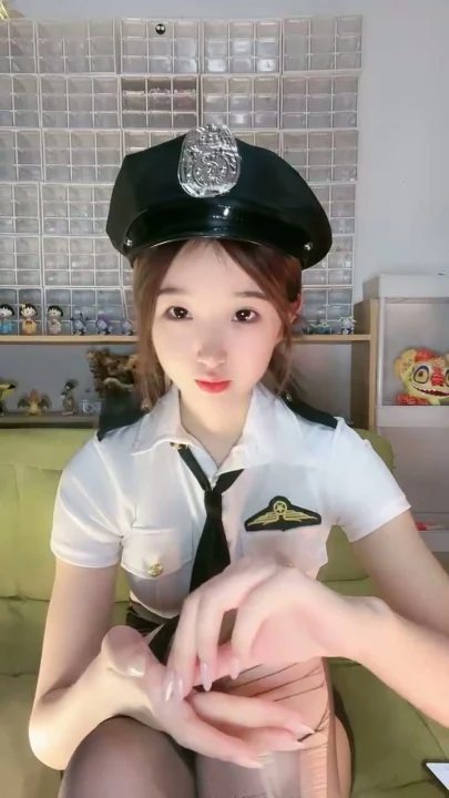Screenshot 5 from Chinese Livestream Amateur — Petite Beauty in Police Uniform Teases on Cam
