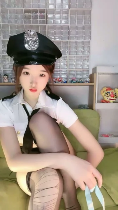 Screenshot 7 from Chinese Livestream Amateur — Petite Beauty in Police Uniform Teases on Cam