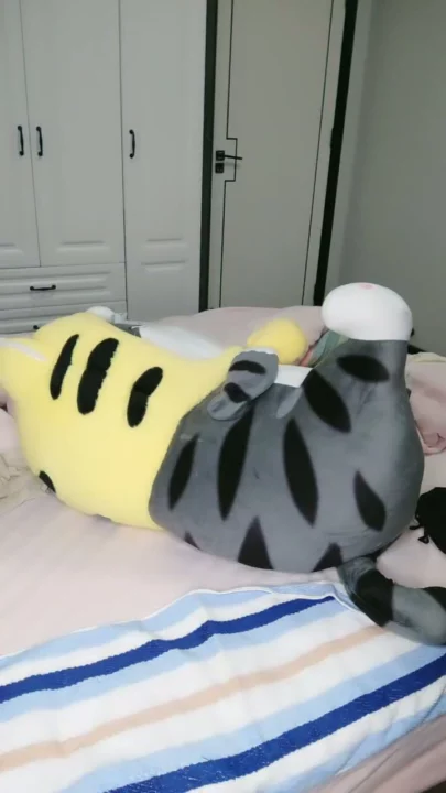 Screenshot 7 from Streaming en direct : Amatrice chinoise se masturbe avec des bas noirs et une chatte rasée