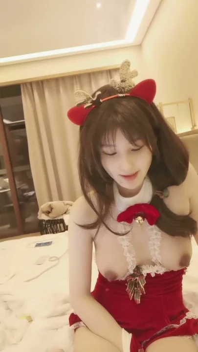 Screenshot 15 from Chinese Livestream Amateur Solo — Petite Beauty in Santa Lingerie with Dildo