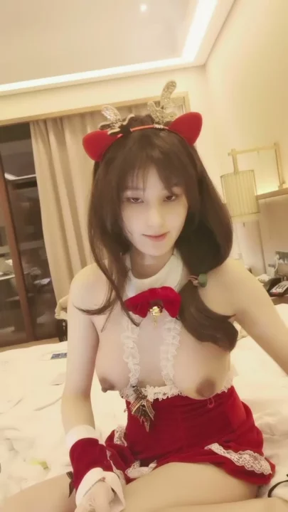Screenshot 16 from Chinese Livestream Amateur Solo — Petite Beauty in Santa Lingerie with Dildo