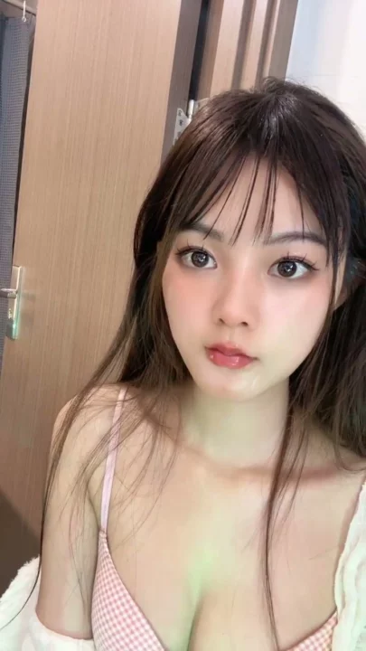 Screenshot 13 from 중국 아마추어 생방송 — 하얀 속옷으로 유혹하는 트윈 브레이드 미녀 — 122357