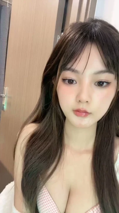 Screenshot 15 from 중국 아마추어 생방송 — 하얀 속옷으로 유혹하는 트윈 브레이드 미녀 — 122357