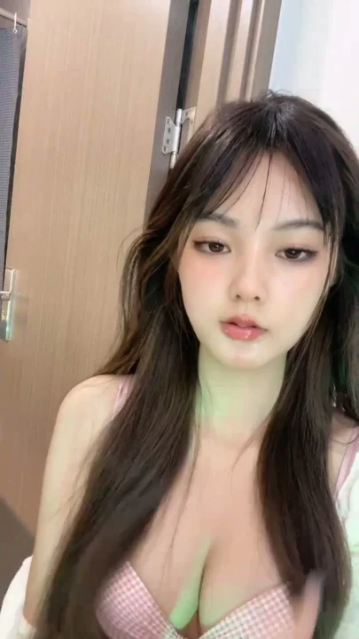 Screenshot 16 from 중국 아마추어 생방송 — 하얀 속옷으로 유혹하는 트윈 브레이드 미녀 — 122357