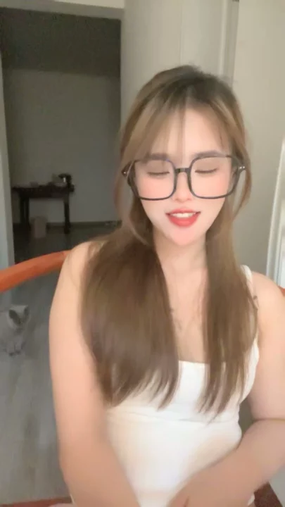 Screenshot 14 from Débût en Direct Chinois — Petite Beauté Doigte sa Chatte Trempée à la Cam