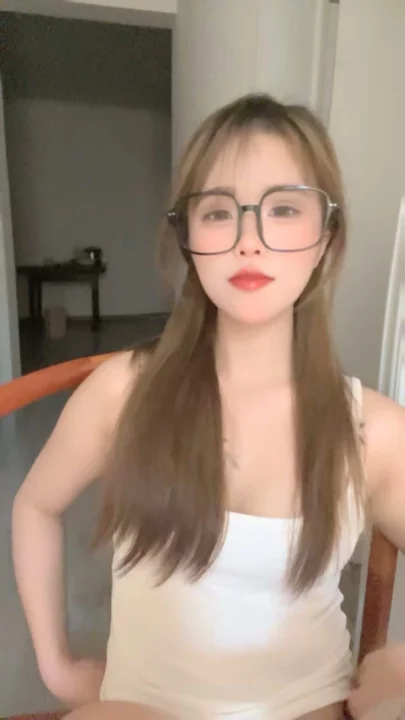 Screenshot 16 from Débût en Direct Chinois — Petite Beauté Doigte sa Chatte Trempée à la Cam