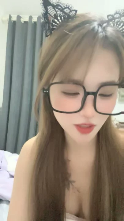 Screenshot 3 from Débût en Direct Chinois — Petite Beauté Doigte sa Chatte Trempée à la Cam