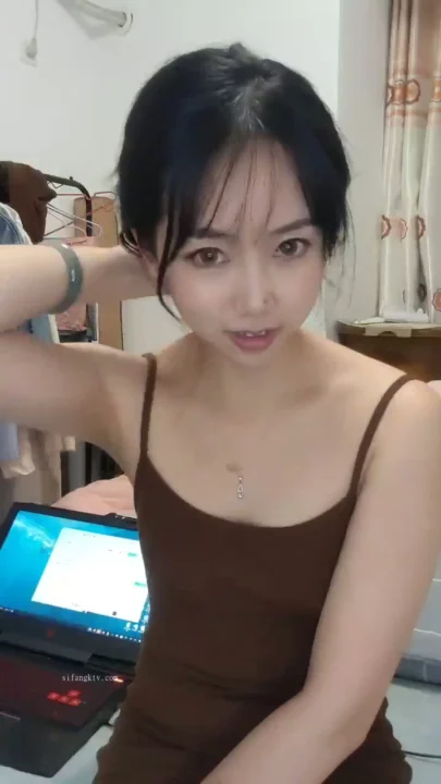 中国配信デビュー！小柄な美少女がディルドでオナニーするPOV のスクリーンショット 14