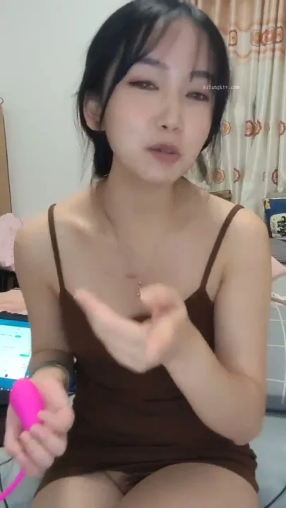 中国配信デビュー！小柄な美少女がディルドでオナニーするPOV のスクリーンショット 15
