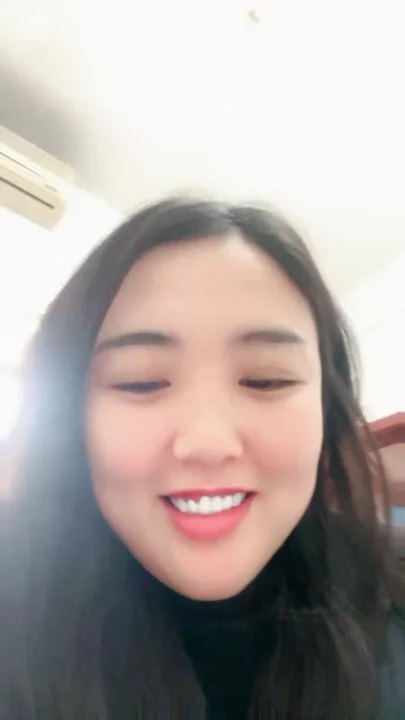 Screenshot 13 aus Chinesischer Livestream geleakt — Amateur mit großen Titten fickt sich mit Dildo in POV