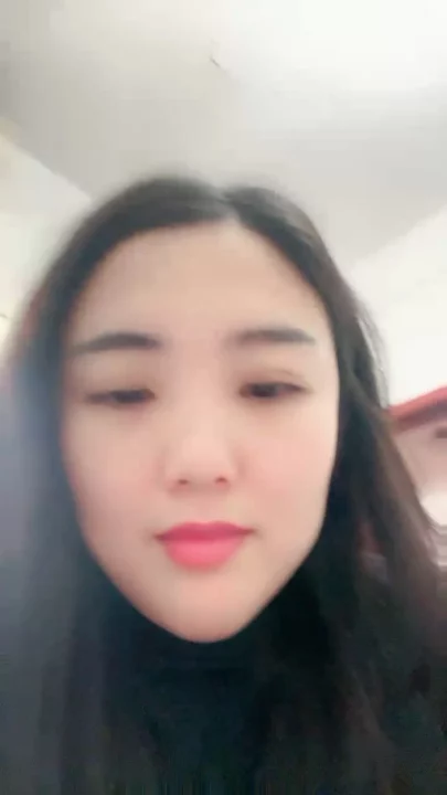 Screenshot 14 aus Chinesischer Livestream geleakt — Amateur mit großen Titten fickt sich mit Dildo in POV